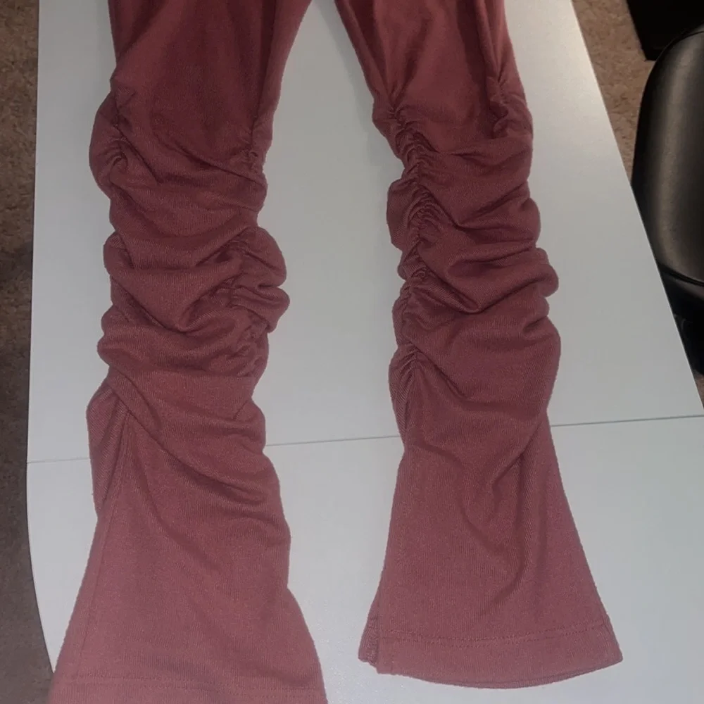 Blush rose pink scrunch flare pants💖 - Picture 2 of 5